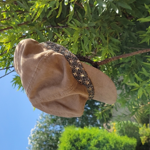 Accessories - Ladies Cabbie Cap Faux Suede Newsboys Hat with Glitter Ribbon Trim